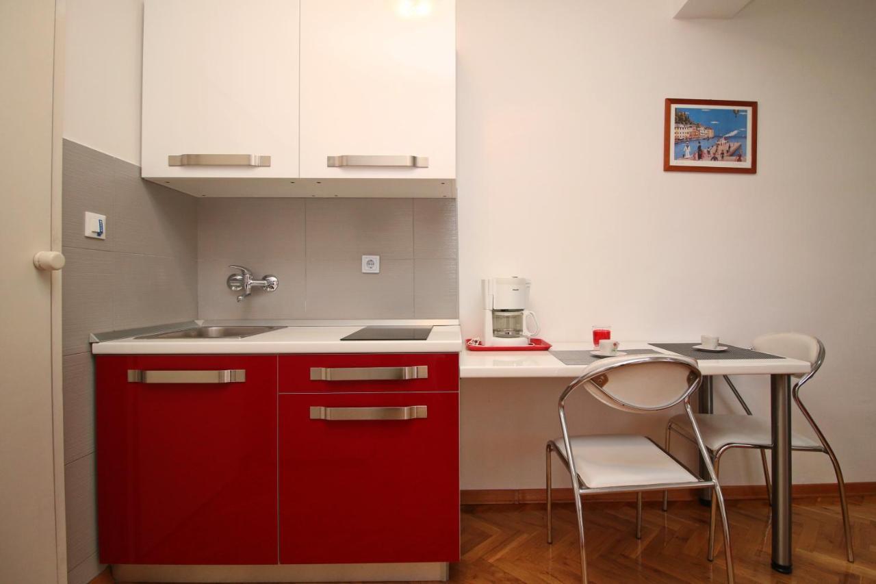 Apartments Mila ロヴィニ エクステリア 写真