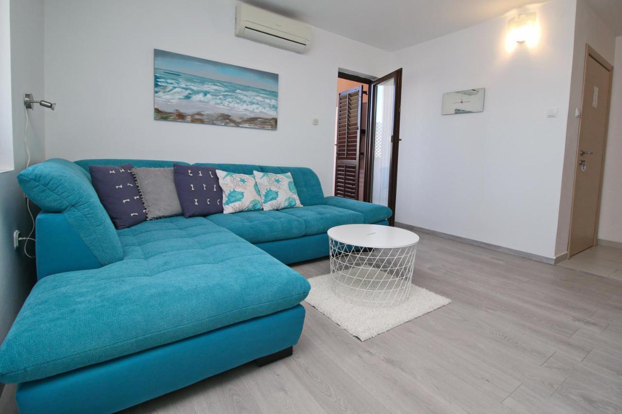 Apartments Mila ロヴィニ エクステリア 写真