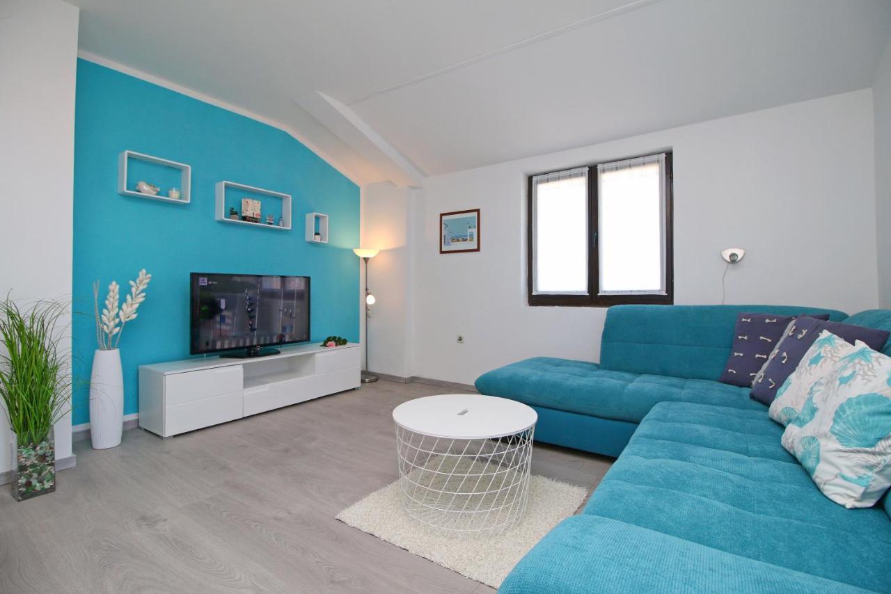 Apartments Mila ロヴィニ エクステリア 写真