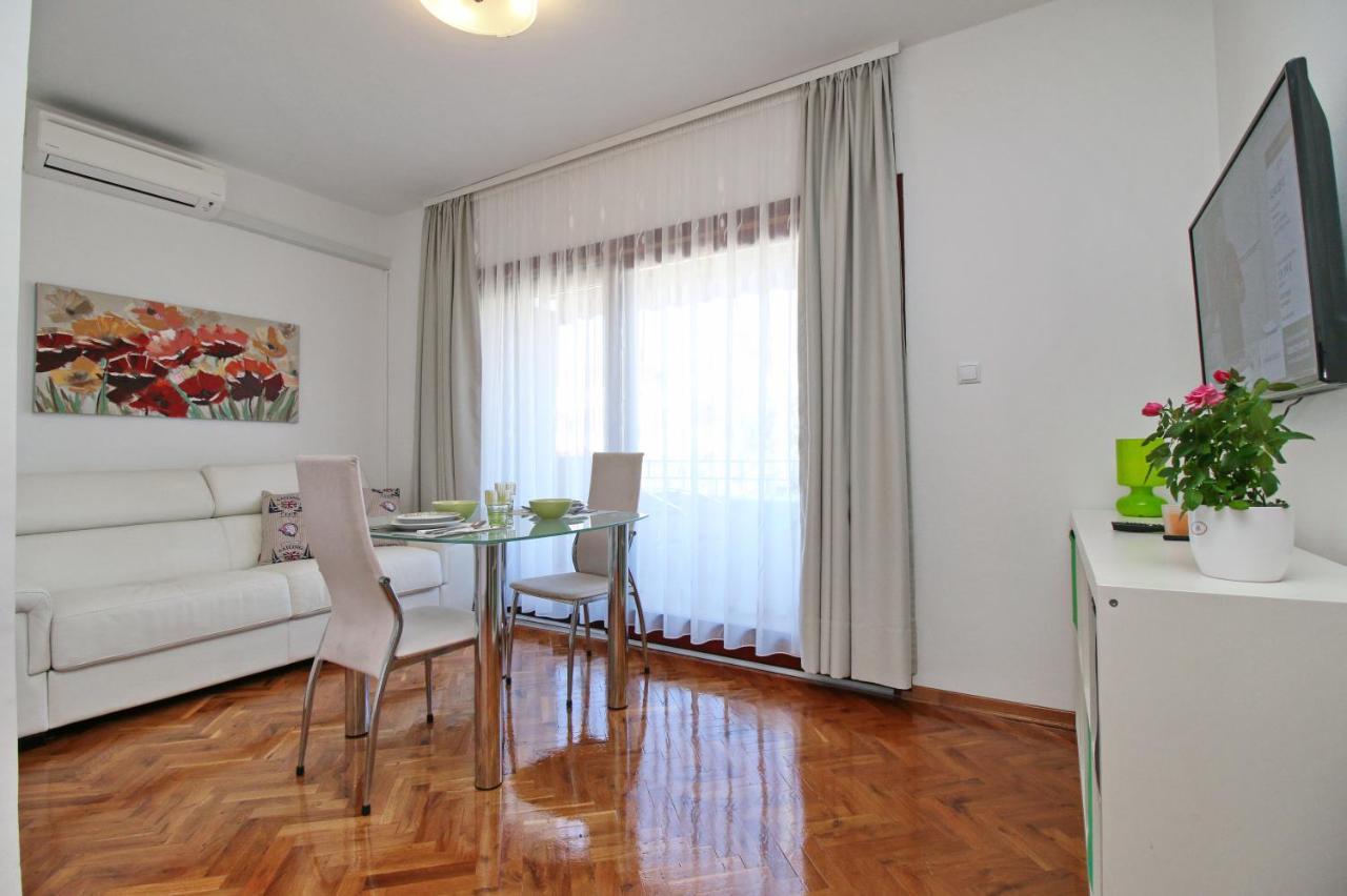 Apartments Mila ロヴィニ エクステリア 写真
