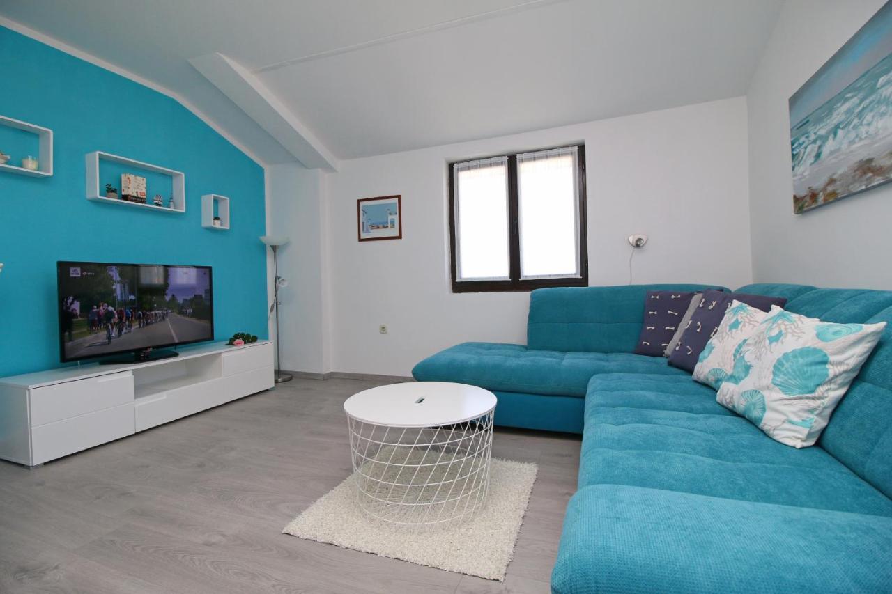 Apartments Mila ロヴィニ エクステリア 写真
