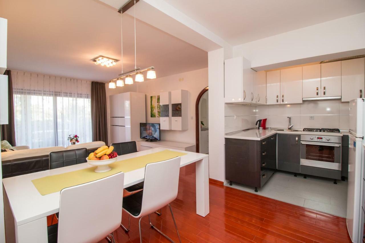 Apartments Mila ロヴィニ エクステリア 写真