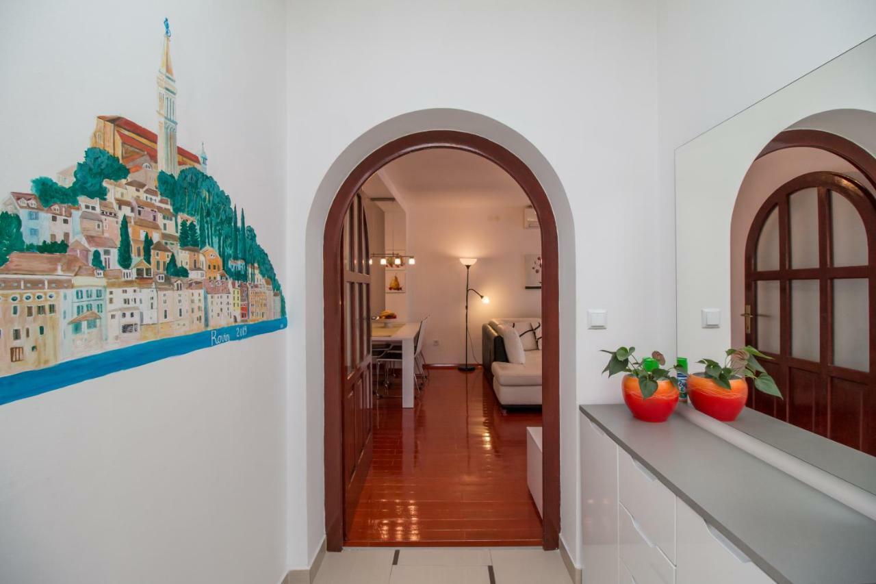 Apartments Mila ロヴィニ エクステリア 写真